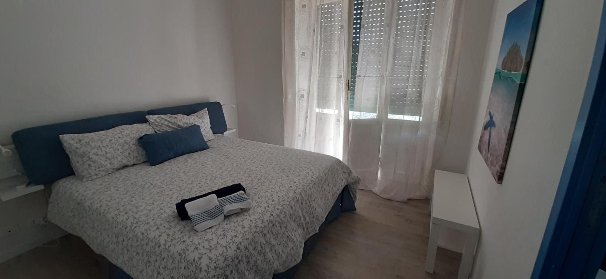 Sunny Sexy Grey & Cool Blue Apartamento