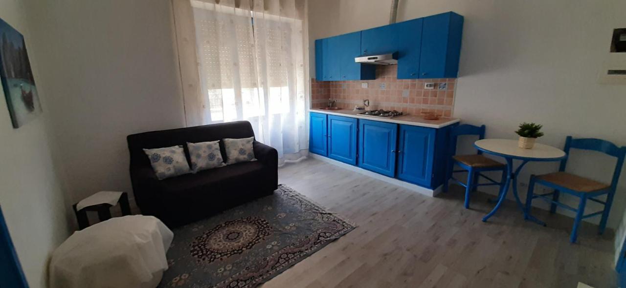 Apartment Sunny Sexy Grey & Cool Blue Rom